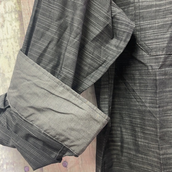 - Brand new with out tags men’s button down shirt. - Picture 6 of 7